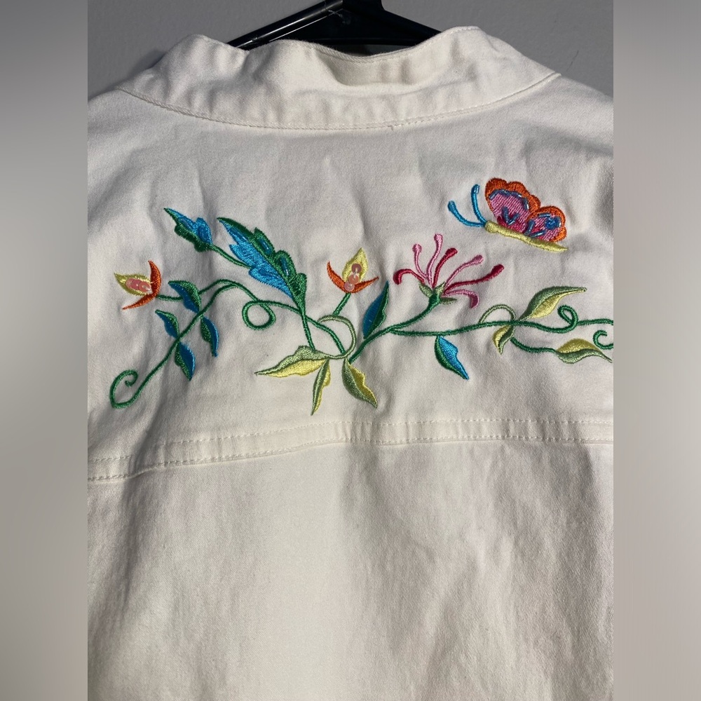 Item 113 Quacker Factory Embroidered Floral White Jacket - Picture 6 of 8